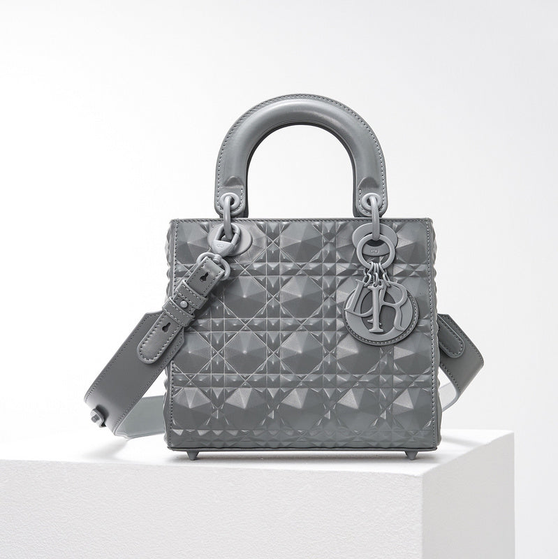 Back view of classic everyday-luxe women's handbag – women's premium purse