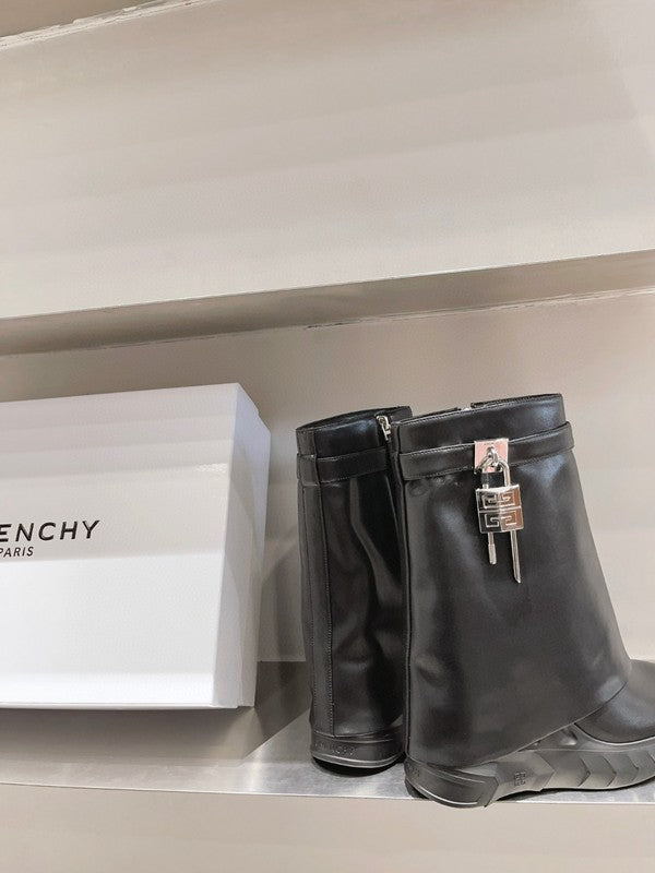 Givenchy shoes Style 168 - sole and craftsmanship detail