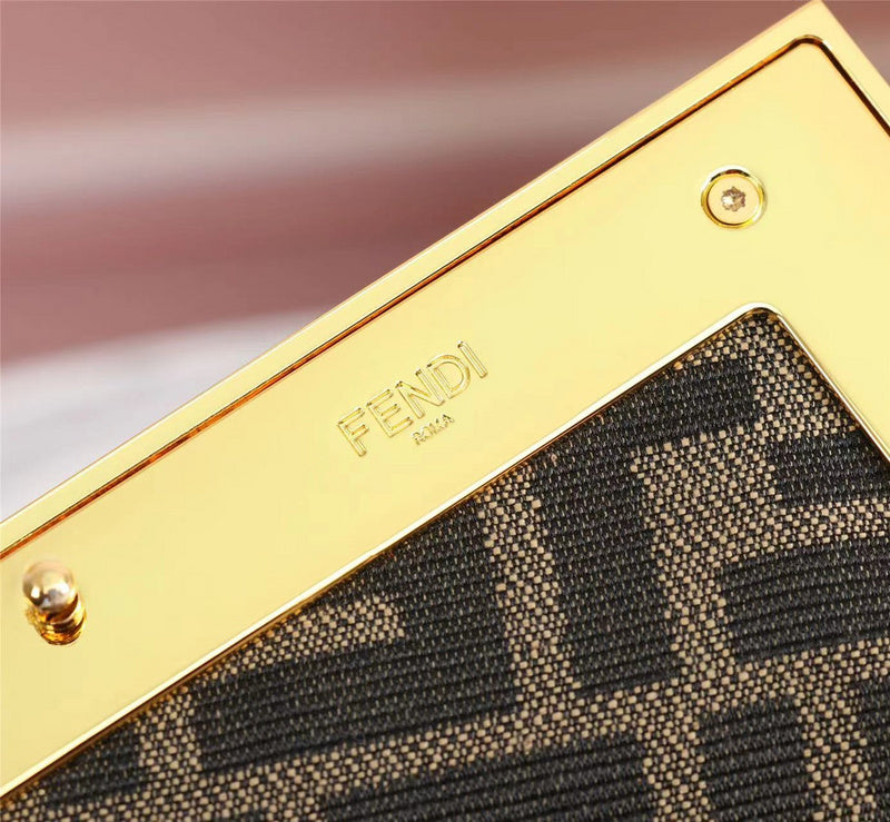 Ziva's Charm handbag – close-up view (Standard Size)