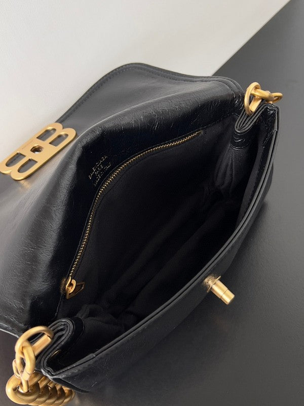 Zivas Charm Sleek Silhouette Statement Handbag (Versatile Style Statement) – Side Profile