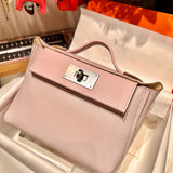  Refined everyday bag carried on shoulder 10