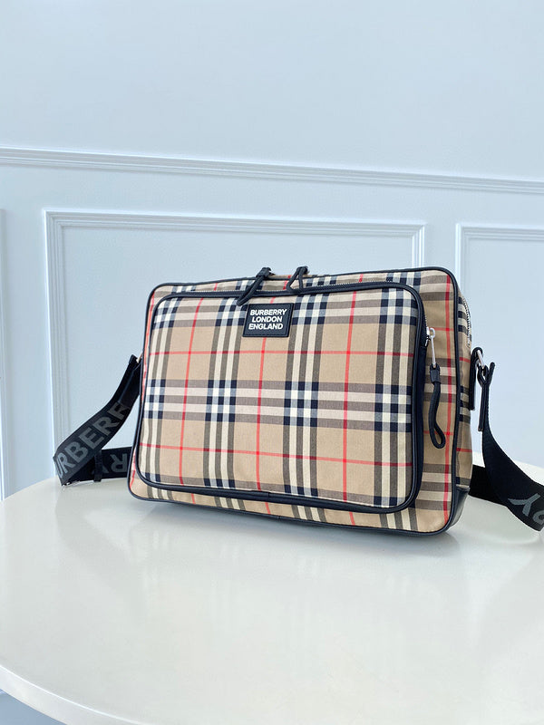 Ziva's Charm handbag – front view (one versatile size)