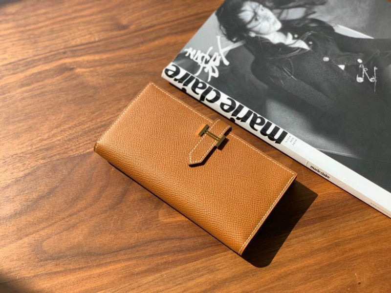  Sophisticated crossbody bag front view 13