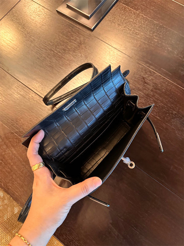  shopper bag interior and compartment view 9