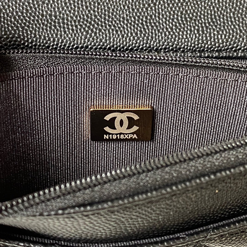 Zivas Charm Refined Everyday Style Designer Handbag (Modern Wardrobe Staple) – Close-Up Detail
