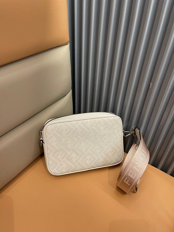 Ziva's Charm handbag – product shot (22cm*15cm*5cm)