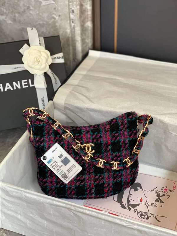 Zivas Charm Everyday Sophistication Everyday Handbag (Versatile Style Statement) – Detail View