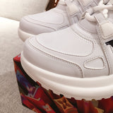 Front view of Louis Vuitton luxury piece style No.069