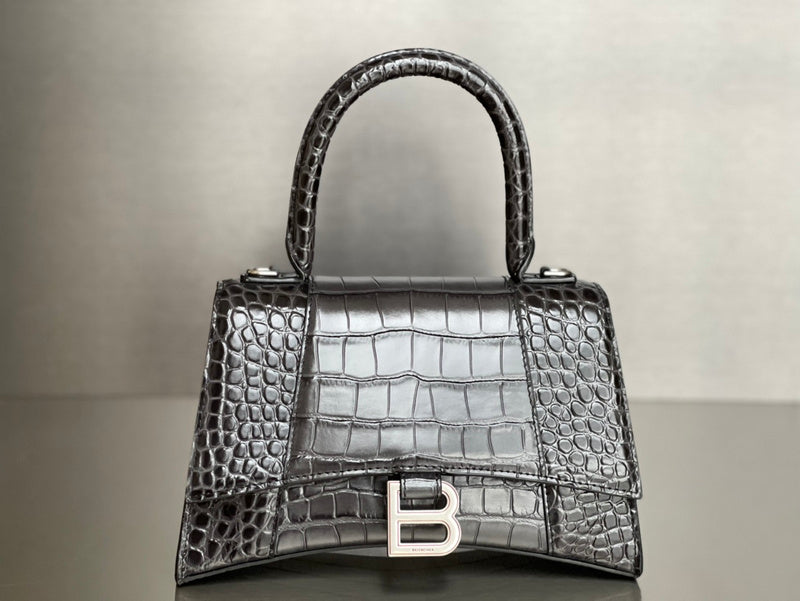 Zivas Charm Classic Sensibility Statement Handbag (Refined Practical Design) – Lifestyle Shot