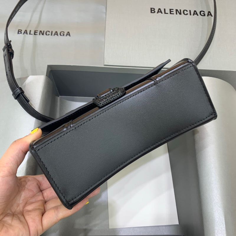 Understated Faux Leather Handbag - Refined Silhouette | Women's Fashion Handbag #555 - hardware and detail close-up (image 5) of designer-inspired handbag