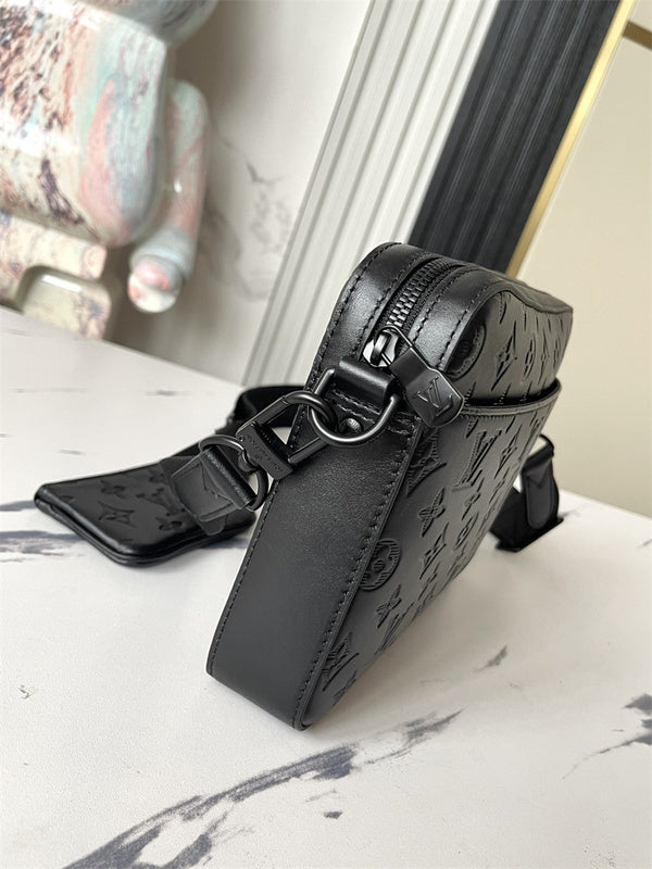  Structured shoulder bag carried on shoulder