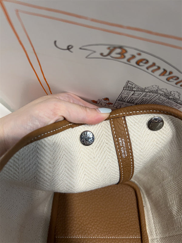  tote bag interior and compartment view