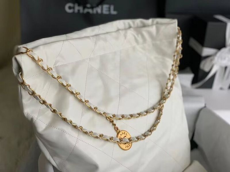 Zivas Charm Sleek Silhouette Luxury Handbag (Contemporary Shape Language) – Close-Up Detail