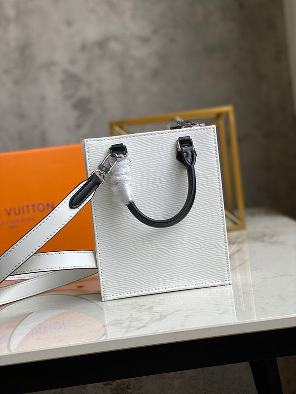 Handle and strap detail of classic refined women's handbag – women's luxury accessory