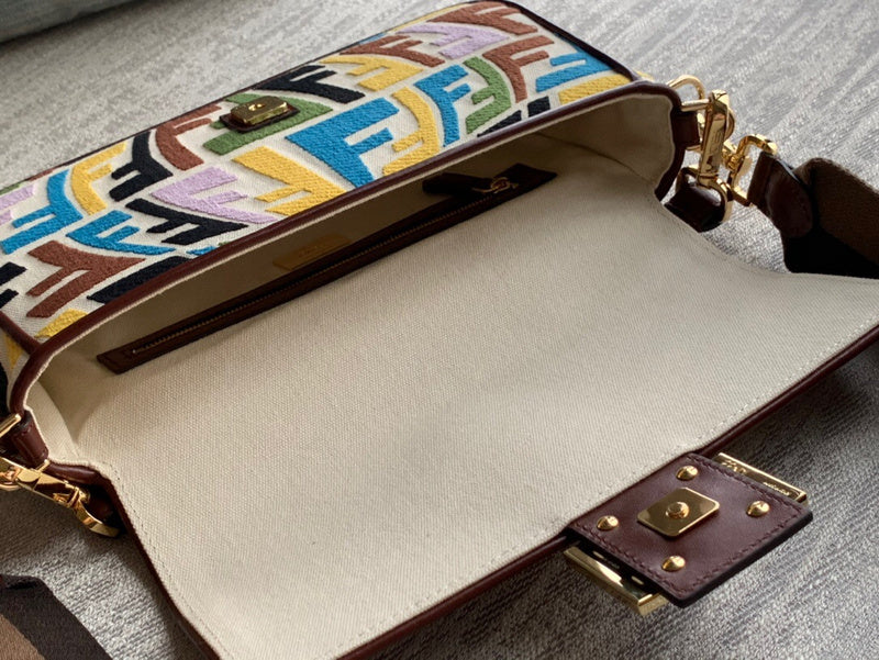 Ziva's Charm handbag – product shot (26cm*15cm*6cm)
