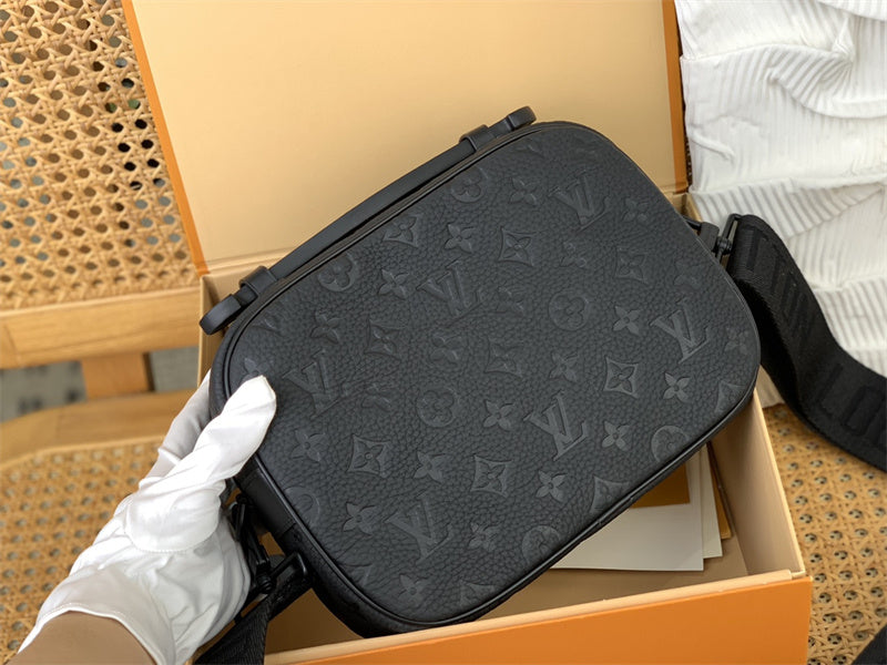  Smart everyday bag carried on shoulder 28