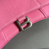 Side profile of statement chic women's handbag – women's designer-style accessory