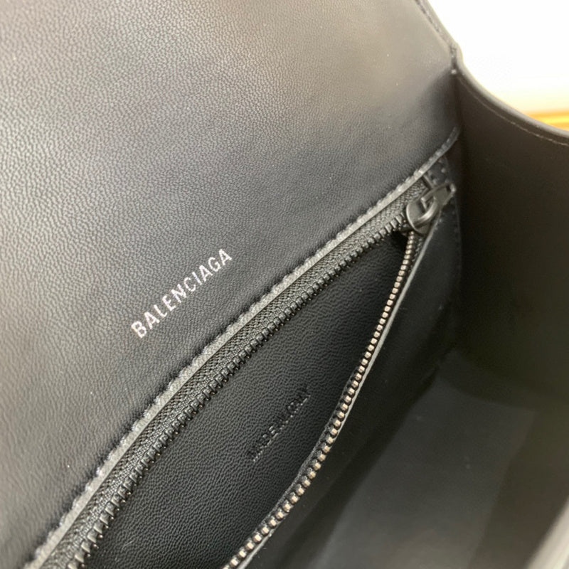 Zivas Charm Refined Structure Statement Handbag (Contemporary Shape Language) – Lifestyle Shot