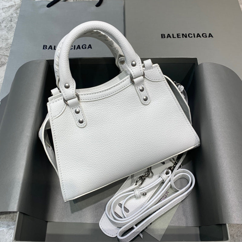Understated Premium PU Leather Handbag - Chic Everyday Appeal | Women's Designer-Inspired Purse #317 - close-up detail shot (image 3) of designer-inspired handbag