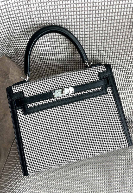  crossbody bag interior and compartment view