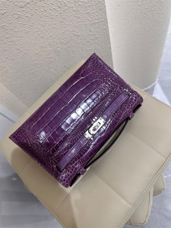  tote bag interior and compartment view 15