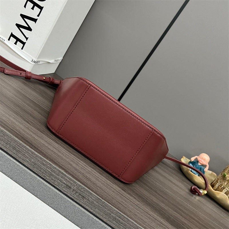 Ziva's Charm handbag – product shot (28cm*17cm*9.5cm)
