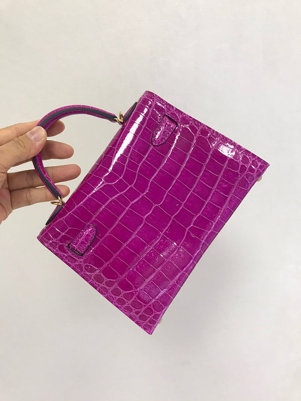 Fluid handbag styled for everyday wear