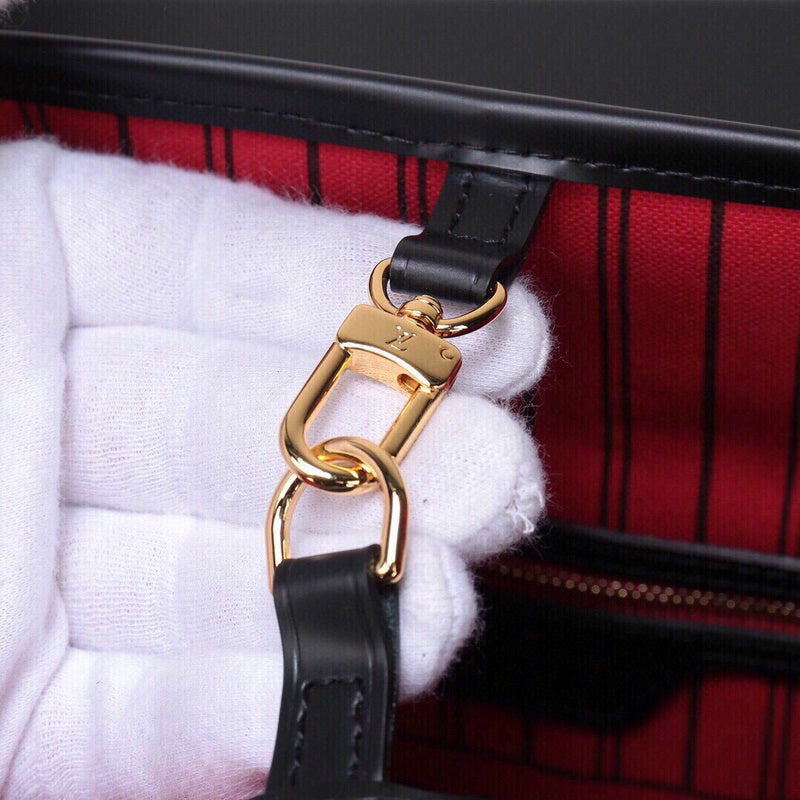 Front view of everyday-luxe sleek women's handbag – women's luxury accessory