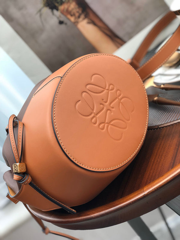 Ziva's Charm handbag – carry view (18cm*25cm*13.5cm)