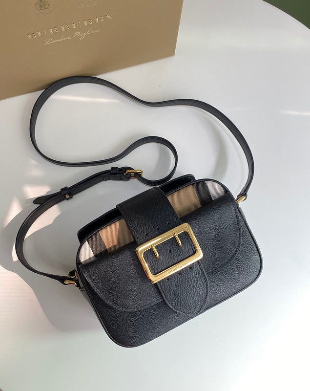 Ziva's Charm handbag – front view (one versatile size)