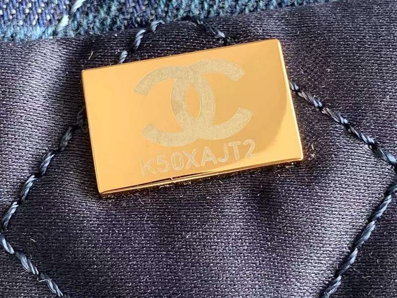 Zivas Charm Versatile Design Luxury Handbag (Statement-Ready Design) – Angled View