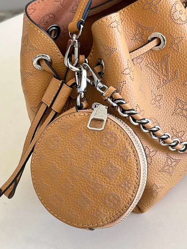Top view of signature everyday-luxe women's handbag – women's premium purse