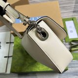 Handle and strap detail of elevated chic women's handbag – women's everyday handbag