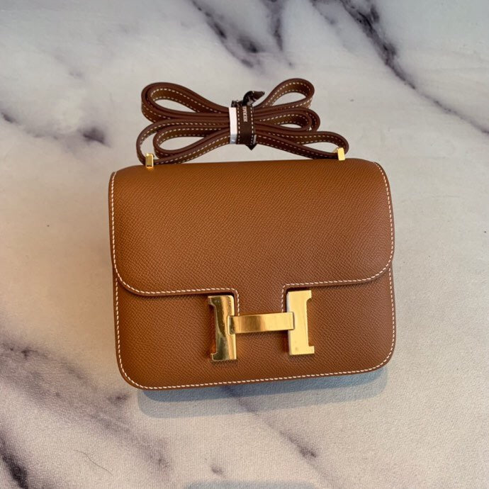  Chic handbag carried on shoulder