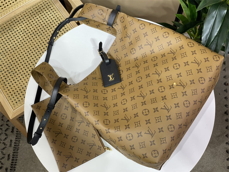  top-handle bag interior and compartment view