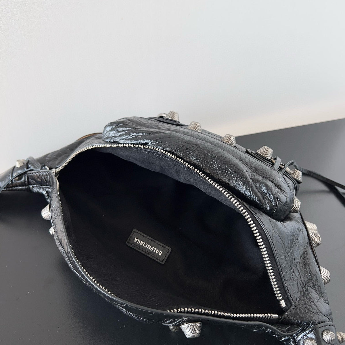 Balenciaga Le Cagole Medium Beltbag detail shot – authentic designer craftsmanship