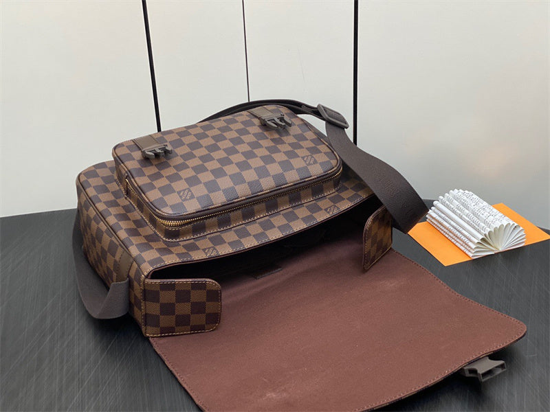  everyday bag interior and compartment view