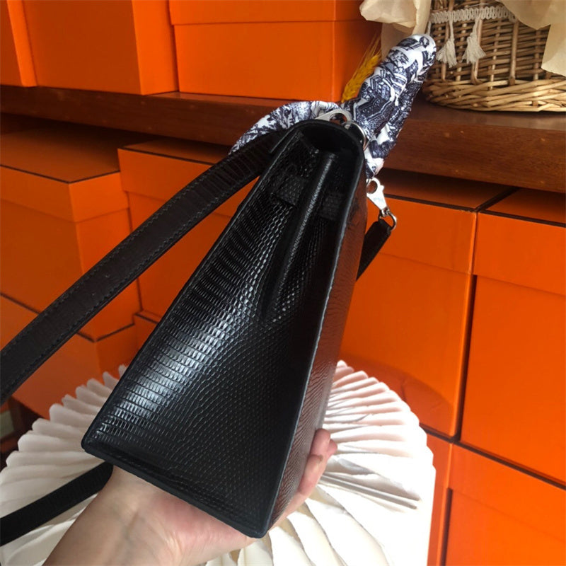  crossbody bag interior and compartment view