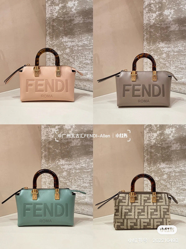 Ziva's Charm handbag – close-up view (17cm*18cm*8cm)