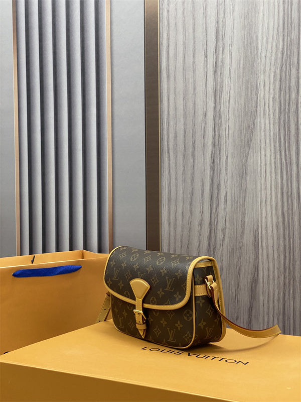  satchel interior and compartment view