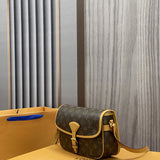  satchel interior and compartment view