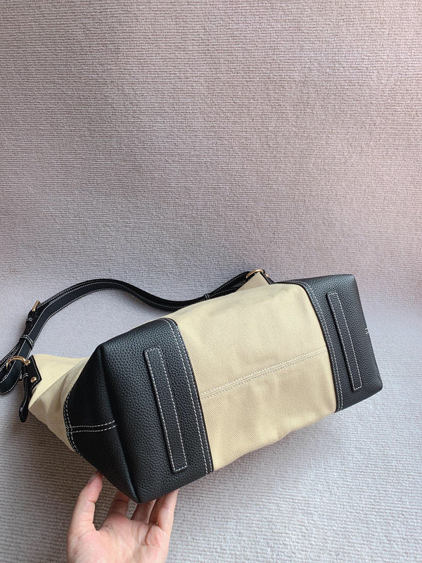 Ziva's Charm handbag – full view (33cm*33cm*16cm)