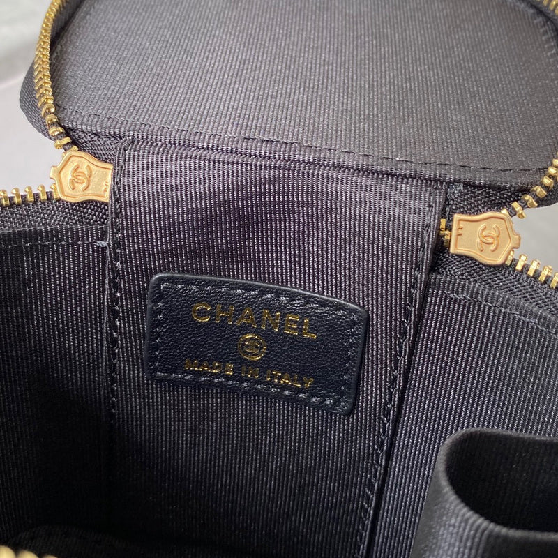  handbag, compact everyday style, image 3