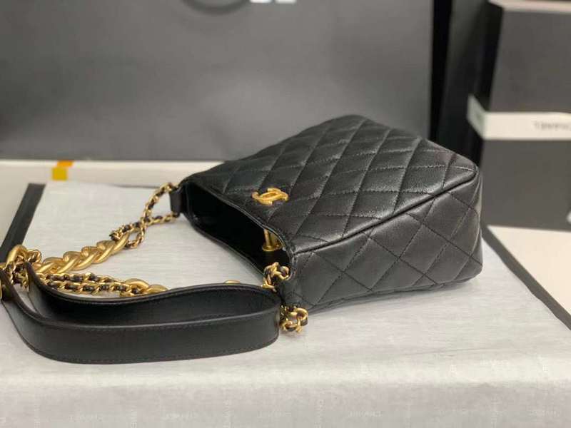 Zivas Charm Refined Structure Luxury Handbag (Signature Shape & Finish) – Close-Up Detail