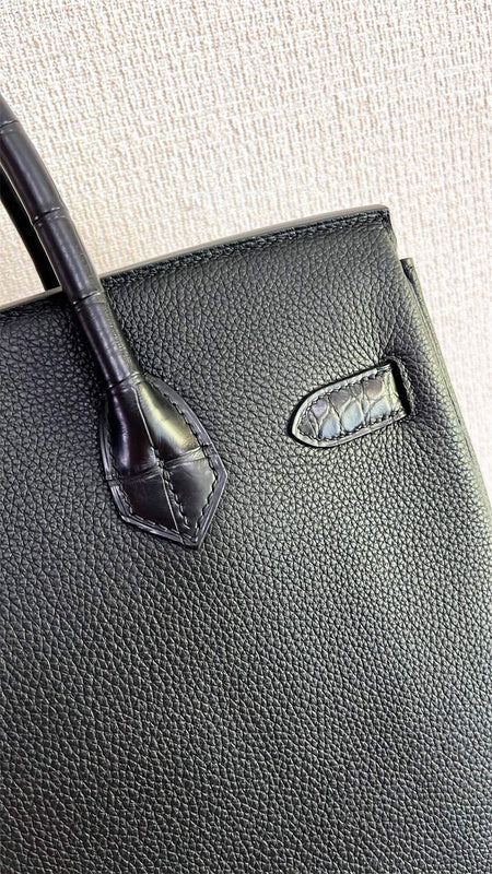  carryall bag close-up of hardware and finish 11