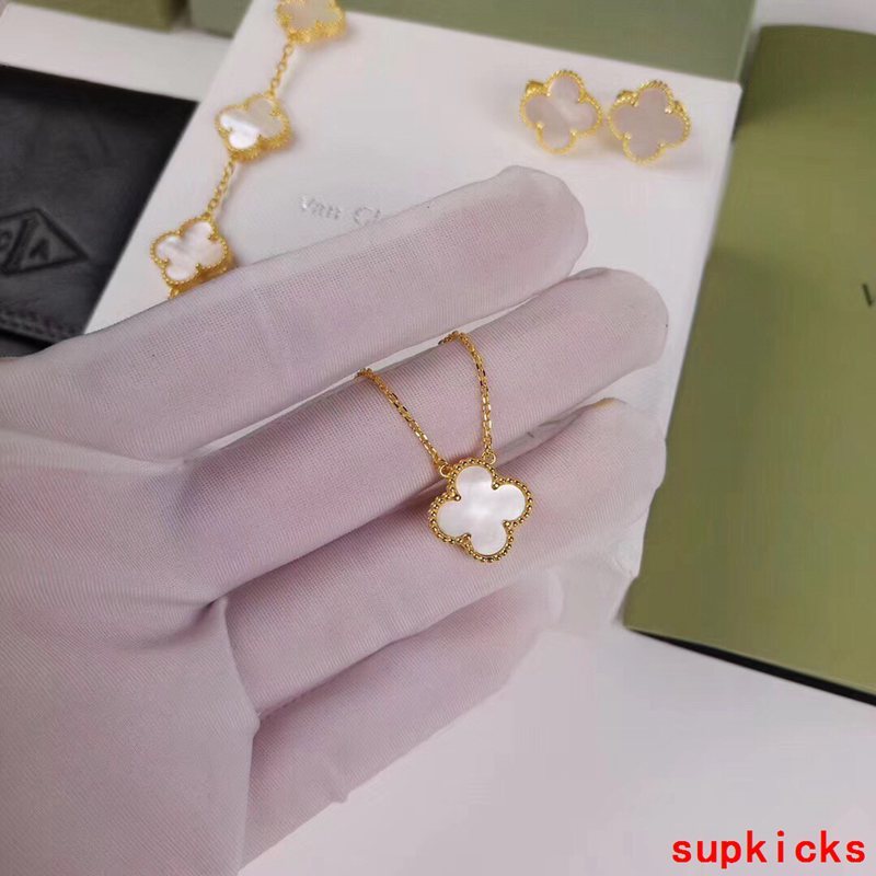 Close-up detail view of Van Cleef & Arpels unisex jewelry piece