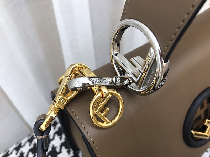 Ziva's Charm handbag – detail view (25cm*11cm*9cm)