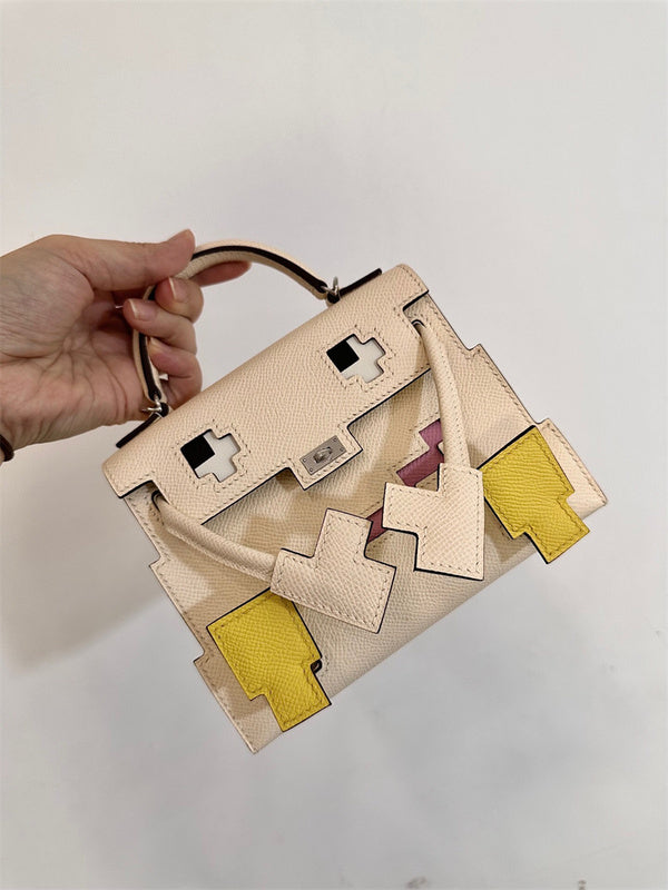  contemporary everyday bag detail view showing craftsmanship 14