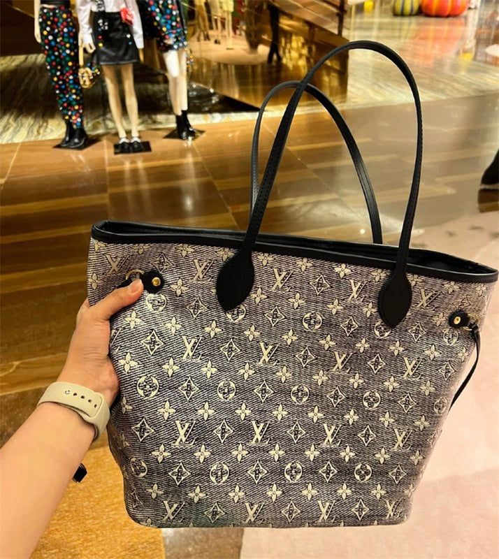  handbag interior and compartment view 15