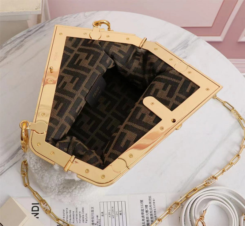 Ziva's Charm handbag – detail view (Standard Size)
